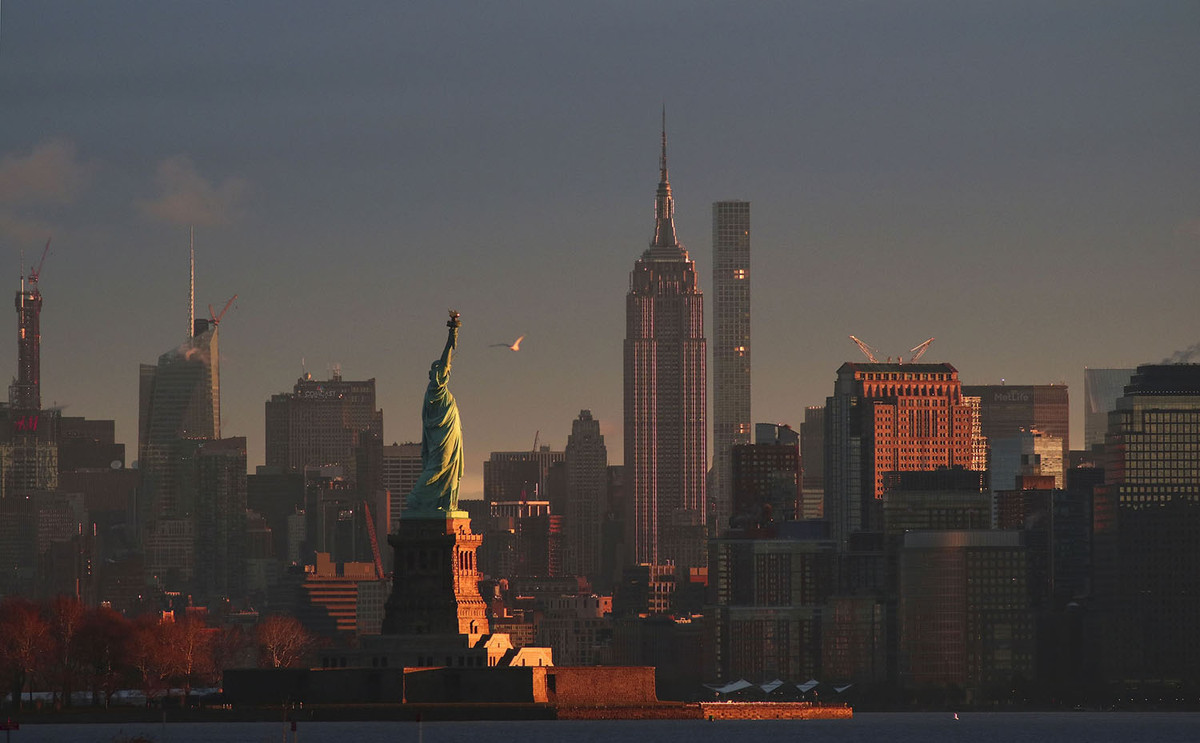 Mặt trời mọc ở New York - một trong những cảnh tượng thu được sự chú ý của rất nhiều khách du lịch tới thành phố này. Nguồn ảnh: Theatlantics.