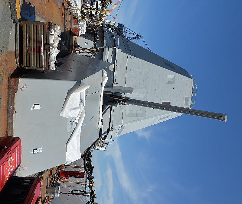 Hiện tại mới chỉ có duy nhất chiếc USS Zumwalt mang số thân DDG-1000 đã được gia nhập Hải quân Mỹ. Mặc dù vậy chiếc chiến hạm tỷ USD này vẫn luôn gặp phải quá nhiều lỗi hư hỏng, nổi bật nhất là động cơ dừng hoạt động hay lỗi với hệ thống pháo. Nguồn ảnh: QQ.