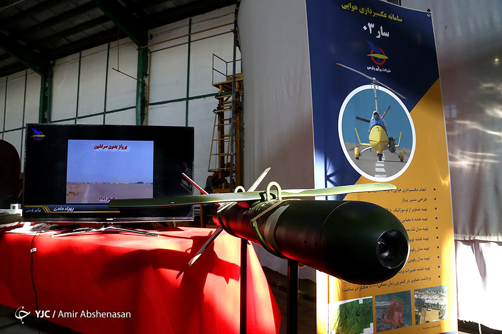 Theo như mô tả của phía Iran, Jamarat là một loại bom lượn cỡ nhỏ (glide bomb), loại bom này không sử dụng động cơ mà sử dụng cánh với khí động học để di chuyển tới đúng mục tiêu. Về cơ bản bom có độ chính xác cao hơn so với bom thông thường nhưng không thể bằng được tên lửa và đòi hỏi phi công phải thả bom đúng quy trình. Nguồn ảnh: VJC.