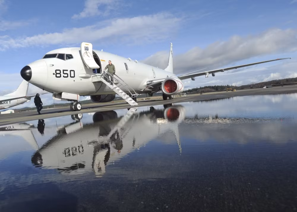 Loại máy bay tuần tra biển có khả năng chống ngầm này cần phi hành đoàn hai người khi bay và cần thêm bảy nhân viên điều khiển điện tử trong các nhiệm vụ tuần tra biển thông thường. Nguồn ảnh: Defence.