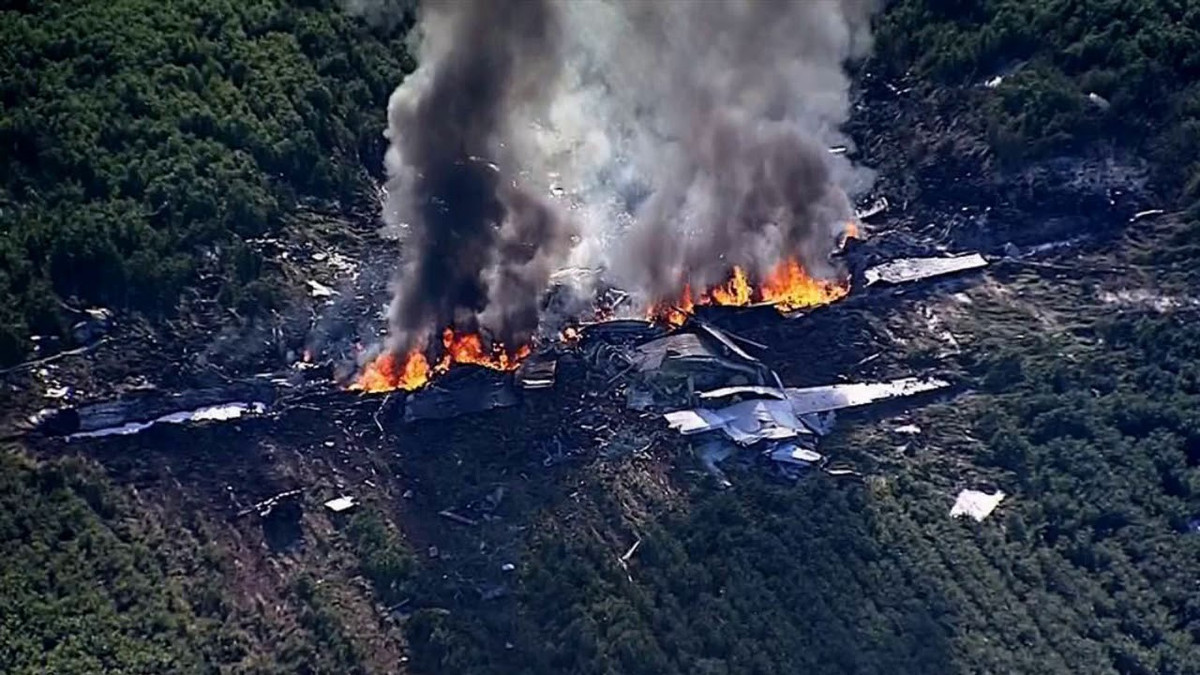 Ngày 6/3, một thảm hoạ đã đến với hàng không quân sự Nga với máy bay vận tải Antonov An-26 rơi khi cố hạ cánh xuống Căn cứ Sân bay Khmeimim ở Syria. Vụ tai nạn khiến toàn bộ 39 người trên máy bay thiệt mạng và được cho là có nguyên nhân do sự cố kỹ thuật. Nguồn ảnh: Military.