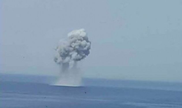 Ngay hôm sau vào ngày 3/5/2018, chiến đấu cơ Sukhoi Su-30SM đã rơi ngoài khơi Jiblah, Latakia, Syria sau khi cất cánh khiến cả hai phi công trên máy bay thiệt mạng. Vụ việc được cho có nguyên nhân là do máy bay đâm phải... một con chim. Nguồn ảnh: Tube.