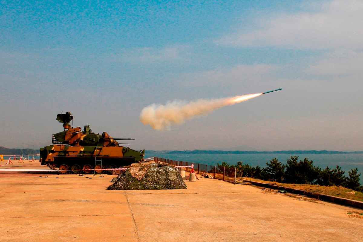 Ngoài hai khẩu pháo chính cỡ nòng 30mm tự hành, K30 Biho còn được trang bị các tên lửa phòng không vác vai loại Shigung MANPADS. Nguồn ảnh: QQ.