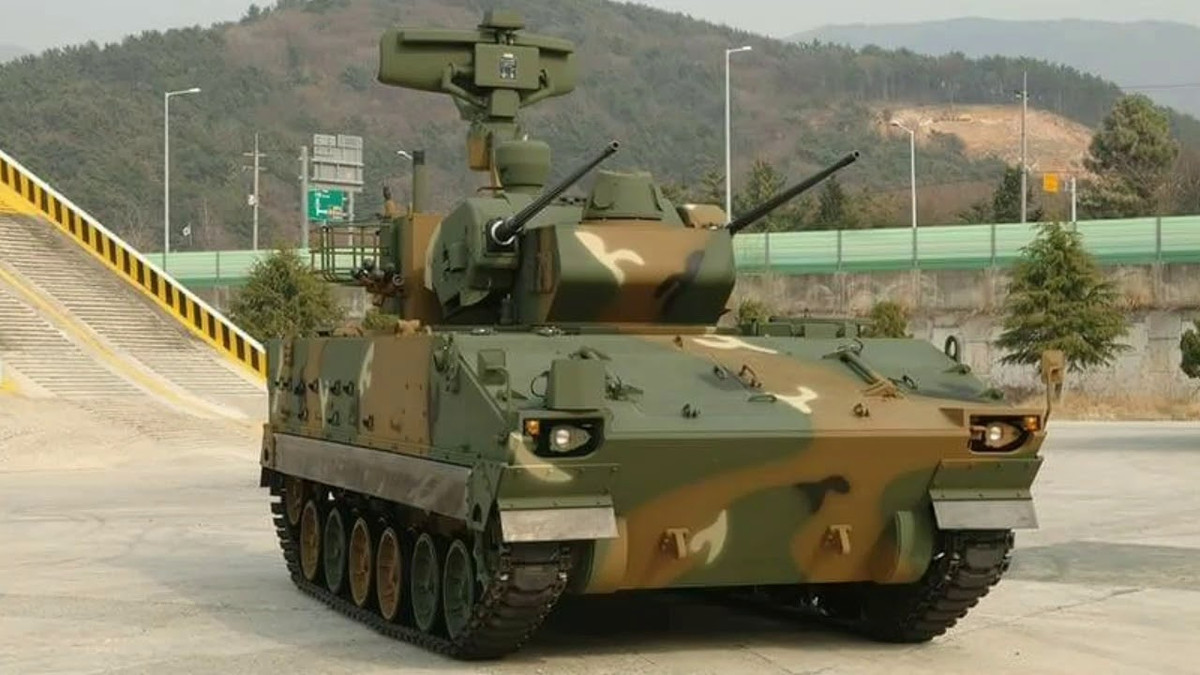 Vừa mới đây vào hôm 20/12, phía Nga thậm chí còn thúc giục Ấn Độ nhanh chóng chốt hợp đồng mua các tổ hợp tự hành phòng không 9K22 Tunguska của quốc gia này, động thái quay ngoắt của Ấn Độ sau đó rõ ràng đã khiến Moscow phải ngỡ ngàng. Nguồn ảnh: QQ.