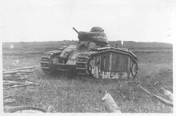 Tiếp theo là xe tăng Char B1 của Pháp. Đây là loại xe tăng được Pháp sử dụng rất ít trong Chiến tranh Thế giới thứ hai – tất nhiên không phải vì nó kém mà là do Pháp thua quá sớm. Tuy nhiên ít được sử dụng không đồng nghĩa với việc đây là loại xe tăng kém. Nguồn ảnh: BI.