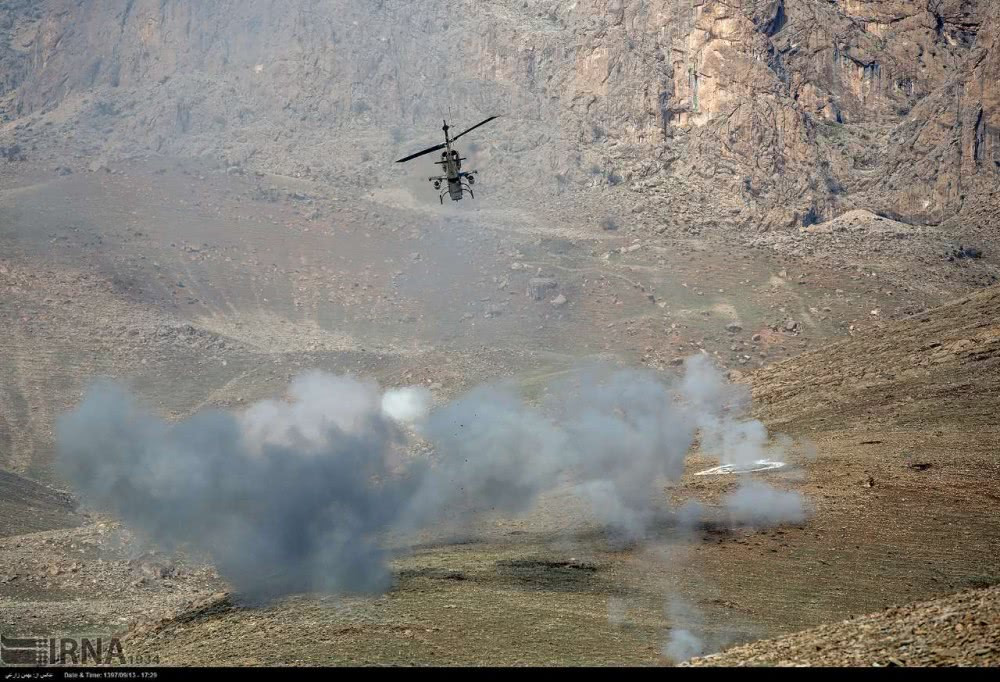Trong cuộc chiến tranh Iran - Iraq bắt đầu hồi đầu tháng 10/1980, các trực thăng AH-1J của Không quân Iran đã đối đầu trong những cuộc không chiến với trực thăng Mi-24 của phía Iraq và có tỷ lệ tiêu diệt mục tiêu lên tới 10:1 - nghĩa là cứ 10 chiếc Mi-24 bị bắn hạ thì Iran mới mất một chiếc AH-1J. Nguồn ảnh: IRNA.