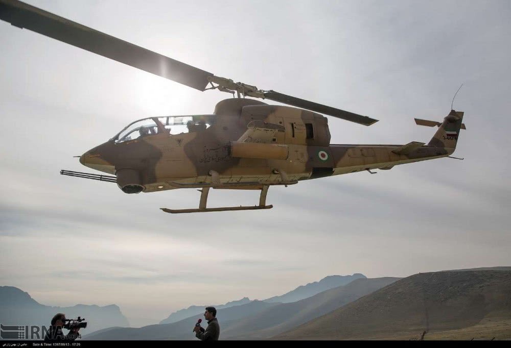 Trong cuộc chiến này, phía Iran còn xác nhận có tổng cộng ba lần các trực thăng AH-1J bắn hạ được các chiến đấu cơ MiG-21 và Su-20 của đối phương. Tất cả những lần AH-1J bắn hạ MiG-21 này đều được khẳng định là bởi khẩu pháo 20mm gắn dưới mũi chiếc AH-1J. Nguồn ảnh: IRNA.