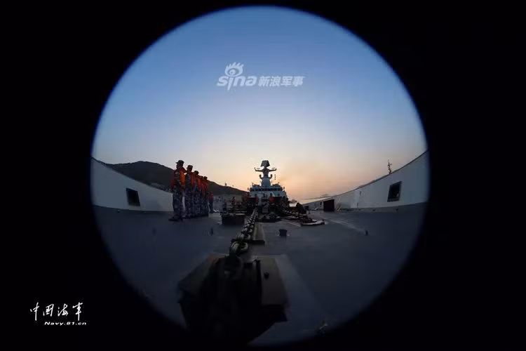 Được phát triển từ phiên bản Type 054, Type 054A có vài sự cải tiến rất đáng tiền trong đó có việc nâng cấp khả năng tàng hình của tàu và pháo chính được cải tiến cũng như các hệ thống vũ khí tầm gần phục vụ việc phòng thủ được nâng cấp mạnh.