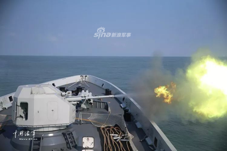 Hải pháo 76mm loại PJ26. Đây là loại pháo có khả năng tác chiến chống mục tiêu trên mặt đất - mặt biển cũng như mục tiêu trên không.