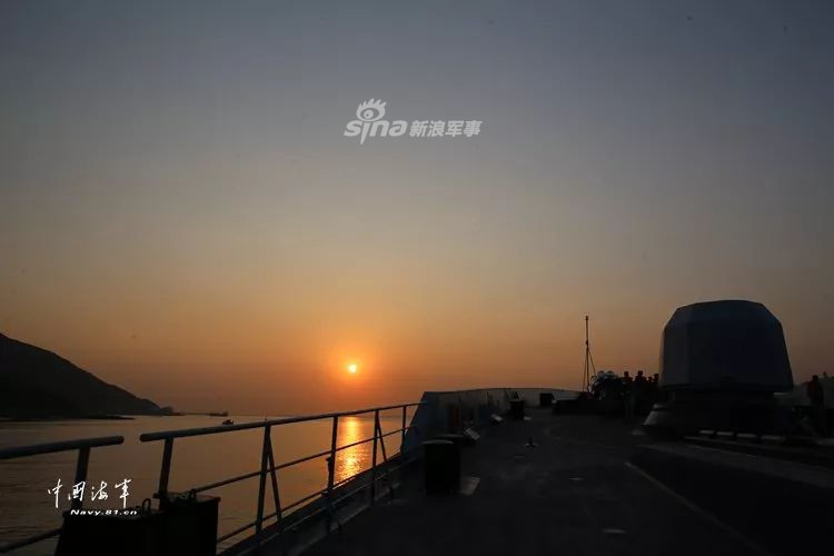 Giá của mỗi khinh hạm Type 054A vào khoảng 1,4 tỷ Nhân Dân Tệ - tương đương với hơn 200 triệu USD (theo tỷ giá năm 2018). Đây là một cái giá khá rẻ nếu so với sức mạnh vũ khí mà loại khinh hạm này có thể mang theo.