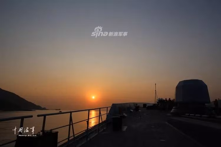 Giá của mỗi khinh hạm Type 054A vào khoảng 1,4 tỷ Nhân Dân Tệ - tương đương với hơn 200 triệu USD (theo tỷ giá năm 2018). Đây là một cái giá khá rẻ nếu so với sức mạnh vũ khí mà loại khinh hạm này có thể mang theo.