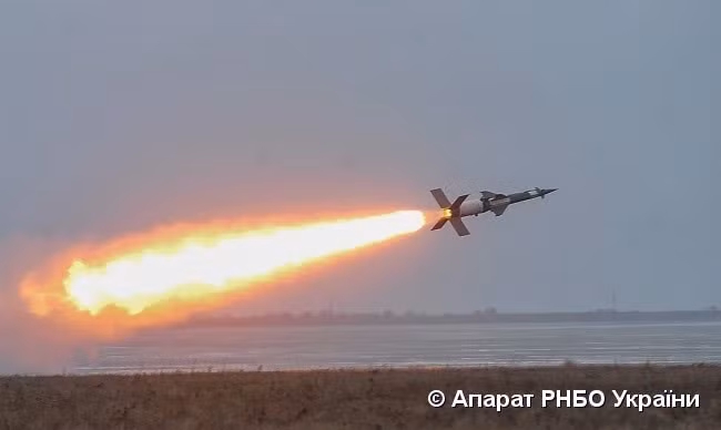 Tuy nhiên, với thiết kế hai tầng phóng của mình, S-125 tỏ ra cực kỳ hiệu quả với các mục tiêu cơ động ở độ cao thấp. Nguồn ảnh: Apparat.