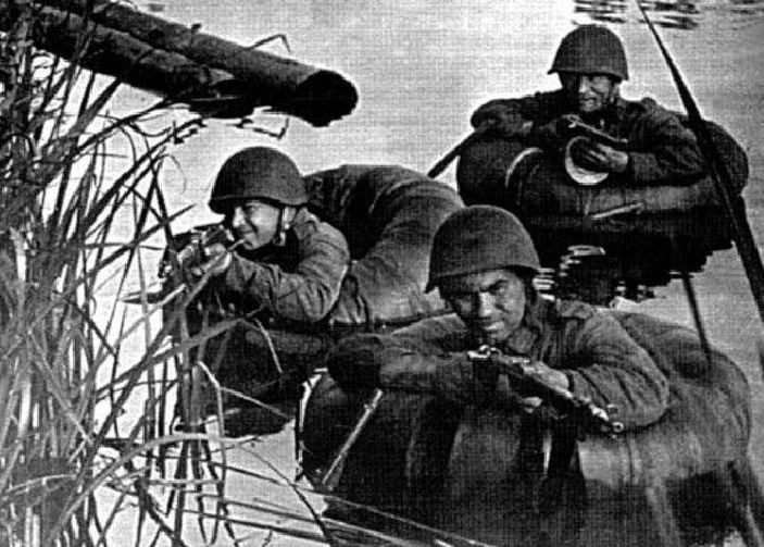 Thậm chí Liên Xô còn nghiên cứu và đưa ra báo cáo cho biết tốc độ di chuyển dưới nước sâu (khi người lính bơi bằng thiết bị này) vào khoảng từ 5 tới 15 mét một phút kèm theo nhận xét "chậm nhưng hiệu quả". Nguồn ảnh: Englishrus.