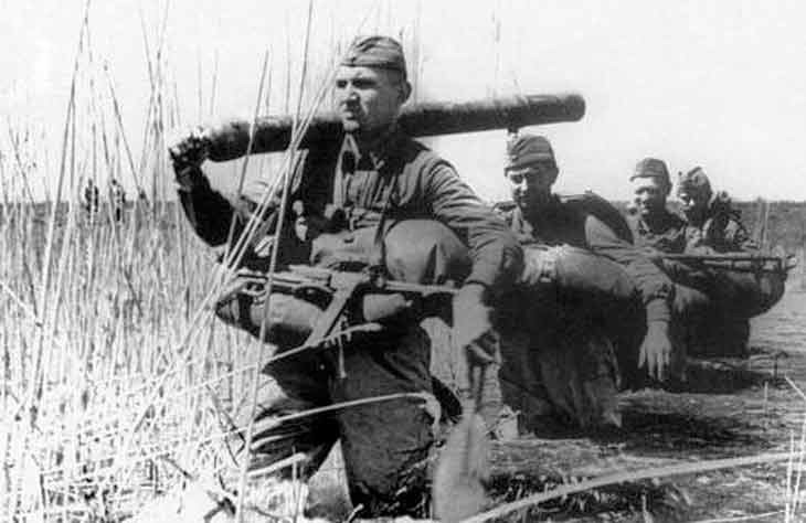 Ống quần của phao bơi được làm bằng cao su - chất liệu không thấm nước hoàn toàn cũng như nhẹ, dễ gấp gọn. Nguồn ảnh: Englishrus.