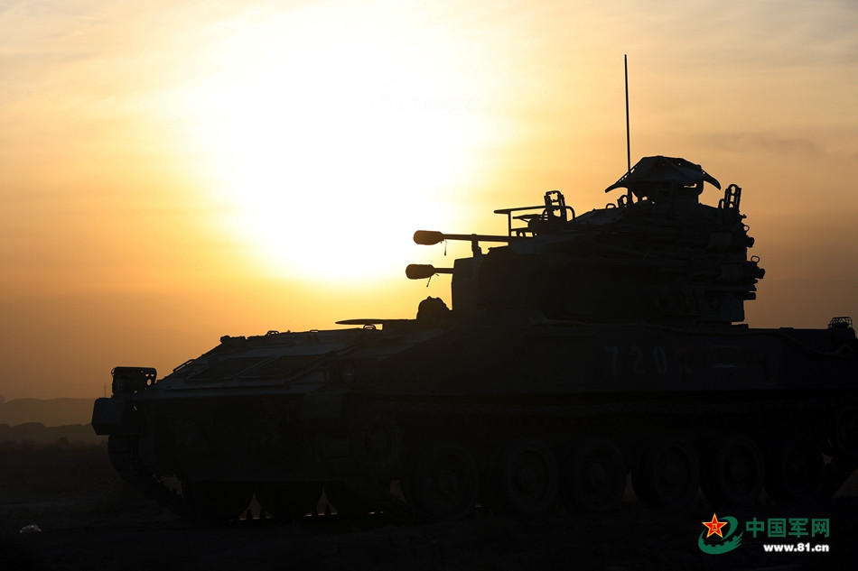 Pháo tự hành phòng không Type 09 của Lục quân Trung Quốc tham gia cuộc hành quân. Nguồn ảnh: 81.CN.