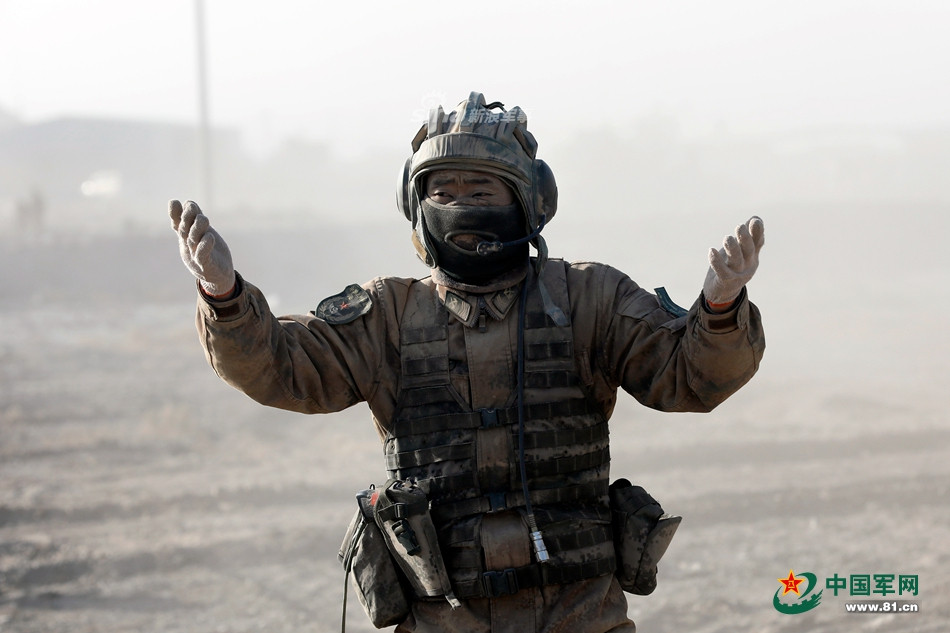 Cận cảnh lính tăng thiết giáp Trung Quốc tập trận dưới cái lạnh âm độ C ở độ cao 4000 mét so với mực nước biển. Nguồn ảnh: 81.CN.