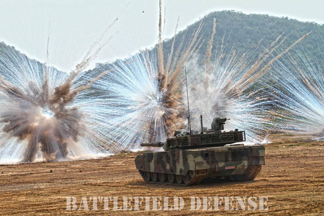 VT4 có trọng lượng 52 tấn, chiều dài đạt 10,10 mét, rộng 3,4 mét và có kíp chiến đấu ba người. Loại xe tăng này được trang bị một khẩu pháo nòng trơn cỡ nòng 125mm. Nguồn ảnh: Battlefield Defense.