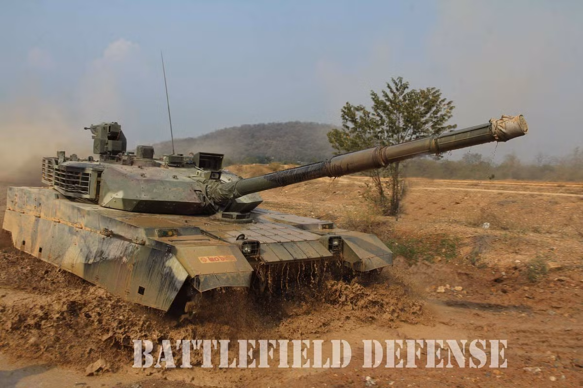 Thái Lan cũng là khách hàng đầu tiên và duy nhất sử dụng xe tăng VT4 của Trung Quốc trong biên chế chính thức của quân đội nước này. Ngoài ra còn có Peru đã đặt mua 100 chiếc và Pakistan đã nhận vài chiếc VT4 để thử nghiệm từ đầu năm 2018 vừa rồi. Nguồn ảnh: Battlefield Defense.