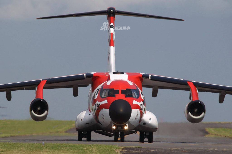 Tới thời điểm hiện tại, đây là một trong những máy bay vận tải quan trọng bậc nhất của Lực lượng Phòng vệ Nhật Bản, có năng lực không vận mỗi năm ít nhất 2500 tấn hàng hoá. Nguồn ảnh: Sina.