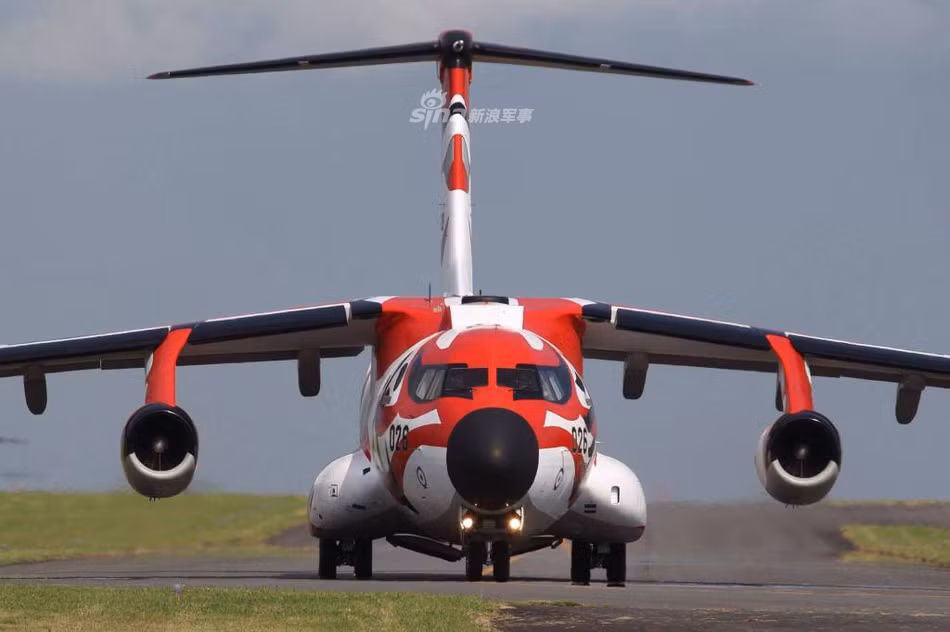 Tới thời điểm hiện tại, đây là một trong những máy bay vận tải quan trọng bậc nhất của Lực lượng Phòng vệ Nhật Bản, có năng lực không vận mỗi năm ít nhất 2500 tấn hàng hoá. Nguồn ảnh: Sina.