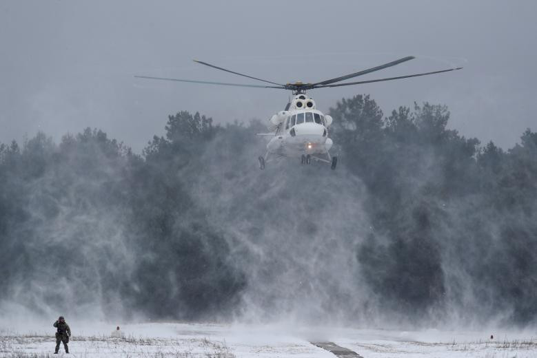 Trực thăng của lực lượng Lục quân Nga loại Mi-17 hạ cánh ở bãi huấn luyện Lục quân Ukraine gần Honchariveske. Nguồn ảnh: Reuters.