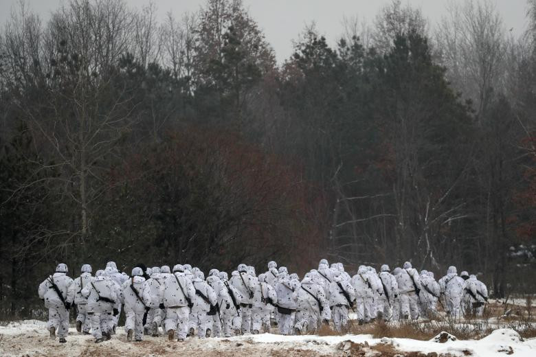 Lính Ukraine trong trang phục mùa đông của lục quân nước này. Nguồn ảnh: Reuters.