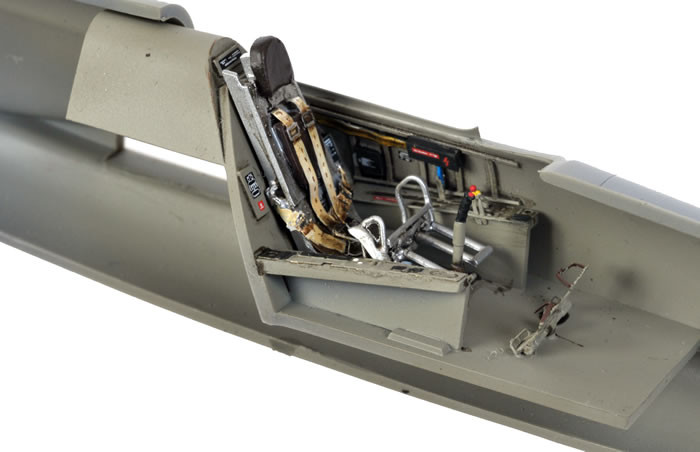 Cận cảnh mô hình thu nhỏ mô phỏng ghế phóng thoát hiểm trên chiếc He 280. Hệ thống ghế phóng trên He 280 sau này còn được Không quân Đức tích hợp lên gần như mọi loại chiến đấu cơ của nước này, kể cả chiến đấu cơ sử dụng động cơ cánh quạt. Nguồn ảnh: Photoarchive.