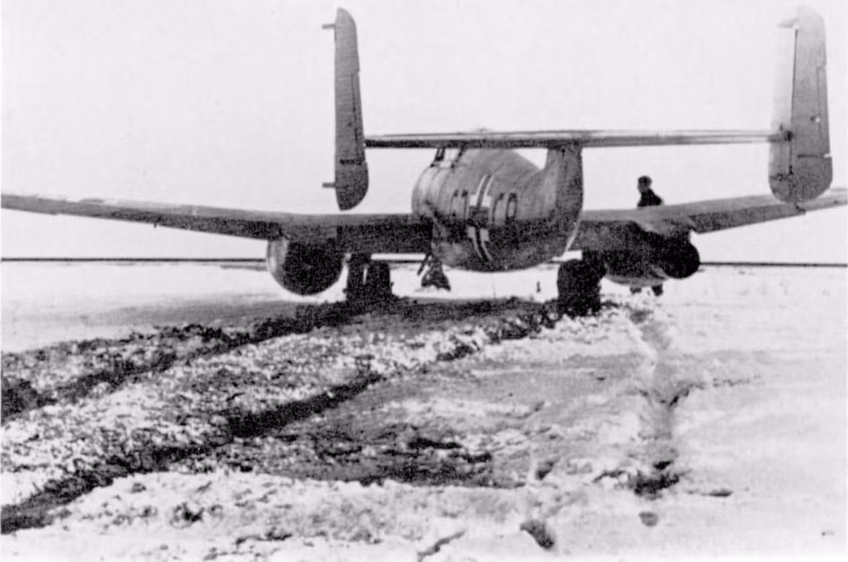 Tuy nhiên sự thật lại hoàn toàn ngược lại, các kỹ sư của Đức tính toán rằng ngay sau khi bị bắn hạ, các máy bay đều có xu hướng mất đi hoàn toàn kiểu dáng khi động học và sẽ giảm tốc độ nhanh chóng - đủ thấp để phi công có thể phóng ra ngoài an toàn. Nguồn ảnh: Photoarchive.