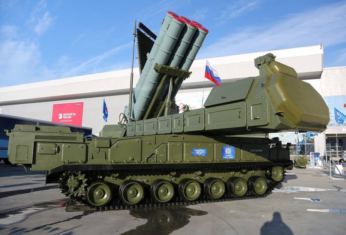 Thậm chí, Nga khẳng định Buk-M3 còn có khả năng dò ngược theo nguồn phát xạ radar để tấn công vào nguồn phát của đối phương ở dưới mặt đất. Đây là một tính năng cực kỳ độc đáo không phải loại tên lửa đất đối không nào cũng có. Nguồn ảnh: Abiation.