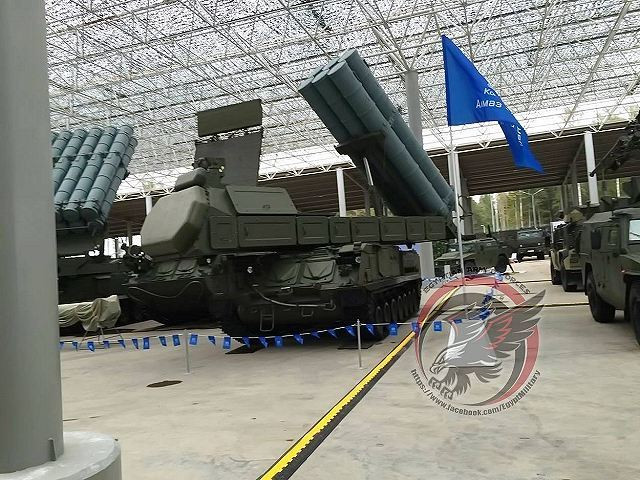 Buk-M3 Viking có khả năng tấn công mục tiêu là chiến đấu cơ ở khoảng cách 60 km, mục tiêu trực thăng ở khoảng cách nhỏ hơn 60 km, máy bay tàng hình ở khoảng cách 40 km, tên lửa đạn đạo ở khoảng cách 25 km, tên lửa hành trình ở khoảng cách 20 km, truy nguồn phát xạ radar ở khoảng cách nhỏ hơn 15 km. Nguồn ảnh: ES.