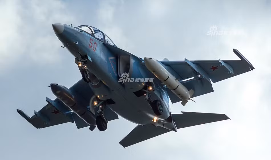 Điều này đồng nghĩa với việc tối đa Lào sẽ có 2 phi đội Yak-130 với tổng cộng 24 chiếc hoặc một phi đội trực chiến cùng một vài chiếc dự phòng làm nhiệm vụ huấn luyện. Nguồn ảnh: Sina.