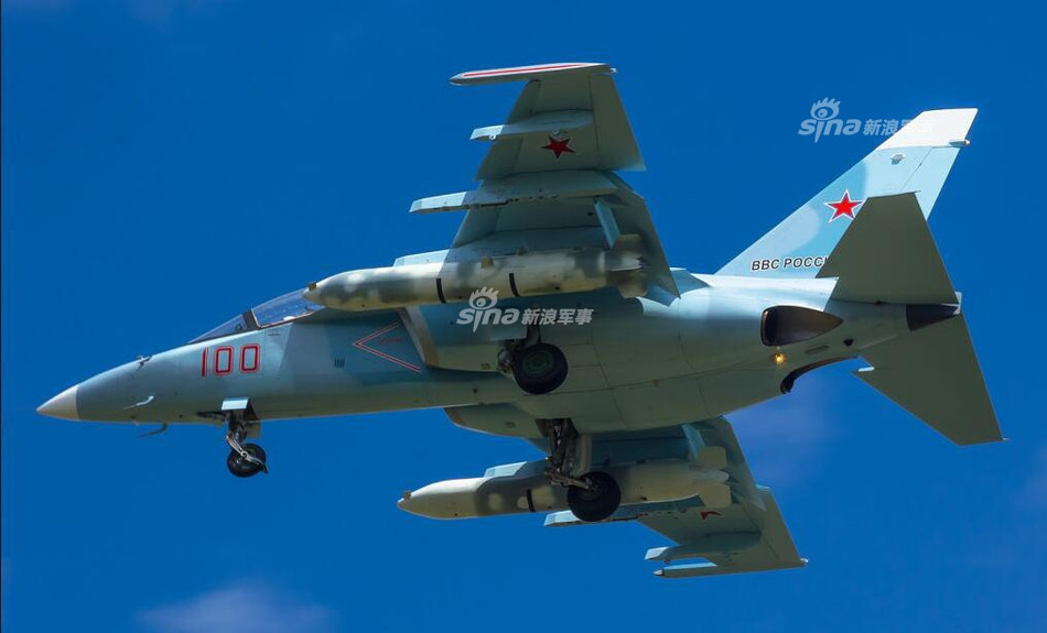 Hợp đồng mua bán các máy bay huấn luyện đa năng Yak-130 giữa Lào và Nga khá mập mờ, cả hai bên đều thông tin rất ít về hợp đồng này và các nguồn tin quốc tế phần lớn cũng chỉ phỏng đoán. Nguồn ảnh: Sina.