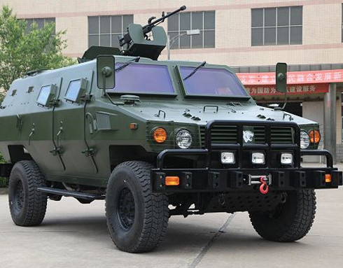 Tiếp đến là xe bọc thép Tiger - cũng là một sản phẩm được Trung Quốc sản xuất. Loại xe bọc thép APC 4x4 này lần đầu được Trung Quốc giới thiệu tại Eurosatory 2012 diễn ra hồi tháng 6/2012 tại Paris. Nguồn ảnh: Militaryscout.