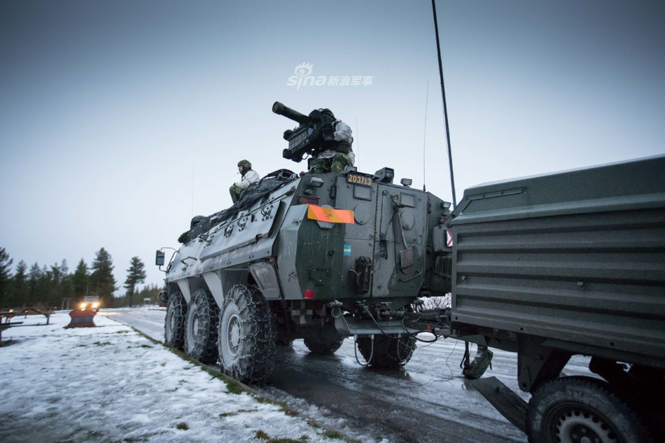  Quân đội Thuỵ Điển vừa có màn tập trận hoành tráng ở phía Đông Bắc nước này. Cuộc tập trận có sự tham gia của các loại thiết giáp cực khủng do Lục quân nước này sở hữu, trong đó có không ít loại thiết giáp được nước này tự sản xuất. Nguồn ảnh: Sina.