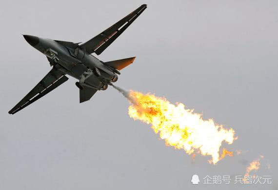 Có trọng lượng cất cánh tối đa lên tới 39,9 tấn, máy bay đánh chặn F-111B cũng được coi là một trong những loại chiến đấu cơ nặng nhất Không quân Mỹ từng triển khai từ tàu sân bay. Nguồn ảnh: QQ.