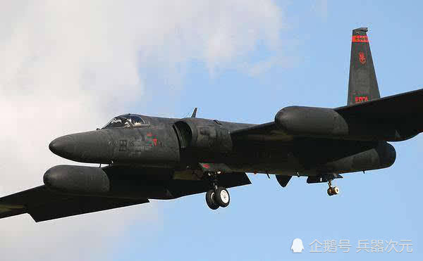 Sau một vài cải biên nhỏ, U-2 có thể cất cánh được một cách hoàn hảo từ tàu sân bay tuy nhiên nó chưa bao giờ hạ cánh được trên tàu sân bay so sải cánh quá rộng có thể khiến kiến trúc thượng tần của tàu sân bay bị hư hỏng nặng nếu có sai sót khi hạ cánh. Nguồn ảnh: QQ.