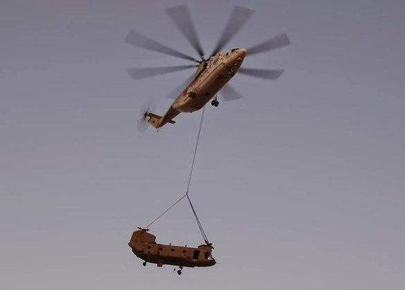 Trực thăng lớn nhất thế giới hiện đang được hoạt động là loại Mi-26 - cũng ra đời từ thời Liên Xô. Loại trực thăng này có trọng lượng cất cánh tối đa là 56 tấn và trọng tải tối đa lên tới 20 tấn. Nguồn ảnh: QQ.