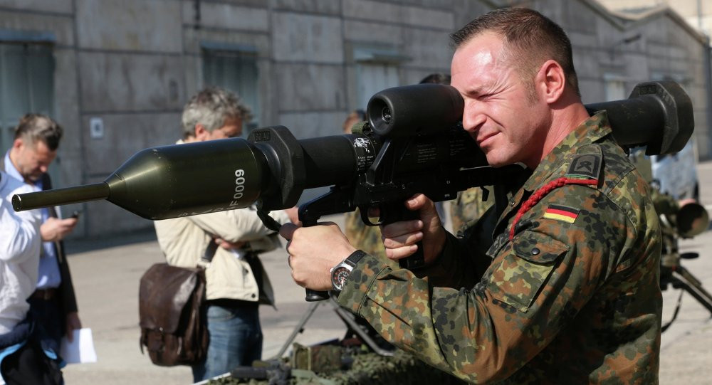 Điều này khác với lực lượng lính Lê Dương trứ danh của Pháp - một lực lượng đánh thuê sẵn sàng nhận bất cứ ai, bất kể họ mới chỉ đến Đức lần đầu và sẽ đào tạo tiếng Pháp cho những người muốn gia nhập lực lượng từ đầu. Nguồn ảnh: BI.