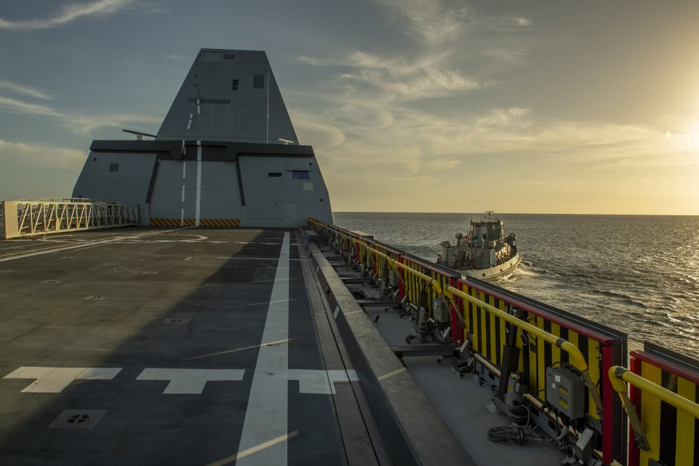Cận cảnh phần sàn sau của tàu, nơi có khả năng đỗ được tối đa hai chiếc trực thăng hạng trung cùng lúc. Nguồn ảnh: QQ.