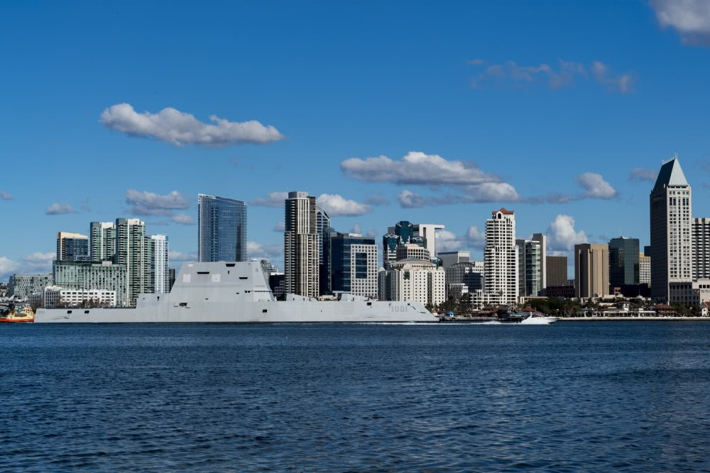 Hải quân Mỹ đã tốn tổng cộng 22,5 tỷ USD chi cho chương trình nghiên cứu và hoàn thiện tàu khu trục Zumwalt. Tuy nhiên kết quả là khu trục hạm này vẫn không thể hoạt động được như yêu cầu kỹ thuật ban đầu đề ra và gặp lỗi liên tục trong quá trình vận hành. Nguồn ảnh: QQ.