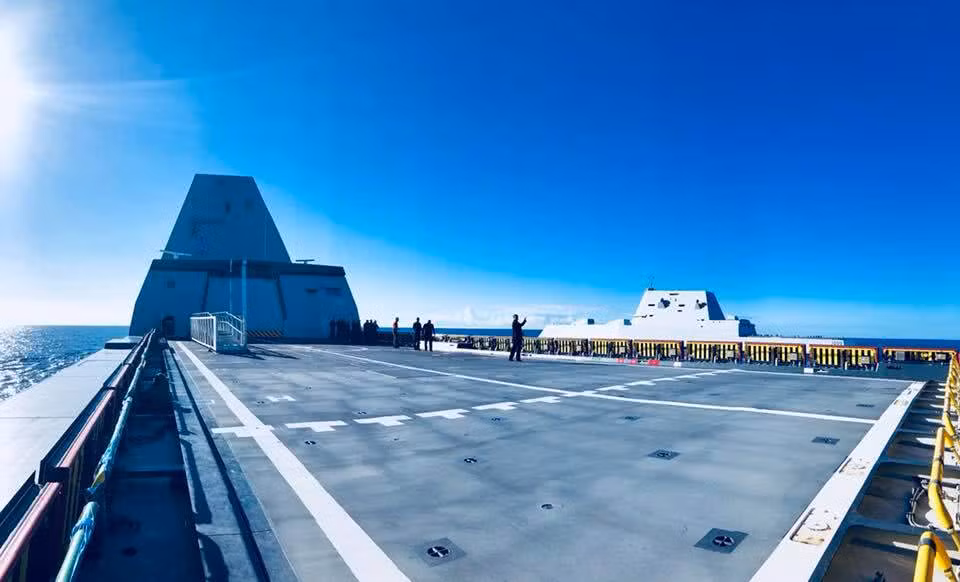 Chưa kể tới việc, cuộc sống của 147 thành viên thuỷ thủ đoàn cùng sĩ quan chỉ huy và 28 thành viên của lực lượng Không quân Hải quân trên khu trục hạm này cũng không có mấy "vương giả" hơn so với những người đồng đội của họ trên các loại tàu chiến "rẻ tiền" khác của Mỹ. Nguồn ảnh: QQ.