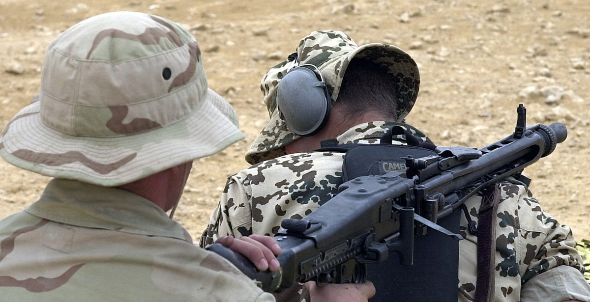 Khi được đặt trên giá ba chân ổn định và sử dụng kính ngắm, tầm bắn của khẩu súng máy này có thể lên tới 3000 mét. Tuy nhiên ở khoảng cách 3000 mét, MG 3 có độ sát thương không đáng kể. Nguồn ảnh: Militarytoday.