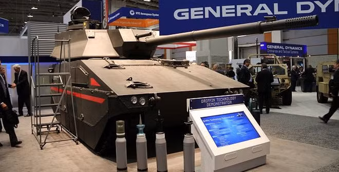 Cũng được coi là tổ hợp hoả lực di động có khả năng chiến đấu như một xe tăng hạng nhẹ hoặc xe chiến đấu bộ binh, hệ thống này của General Dynamics thậm chí còn được trang bị nòng pháo lên tới 105mm - có thể giúp nó chiến đấu như một khẩu pháo tự hành. Nguồn ảnh: BI.