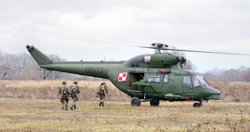 Cuối cùng là loại trực thăng PZL W-3. Đây là loại trực thăng cực kỳ đặc biệt do Ba Lan tự thiết kế và sản xuất và là loại trực thăng đầu tiên do nước này sáng tạo ra. Nguồn ảnh: Sina.