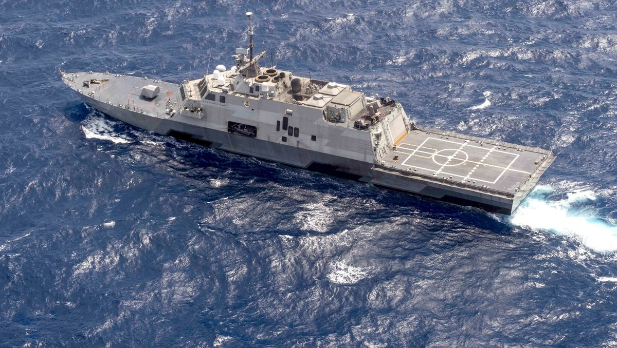 Các tàu lớp Freedom có thời gian hoạt động trên biển liên tục 21 ngày. Hệ thống cảm biến trên tàu bao gồm hệ thống tác chiến điện từ Argon ST WBR-2000 cùng với hệ thống mồi nhủ Terma A/S SKWS. Nguồn ảnh: USnavy.