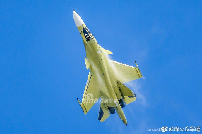 Mỗi máy bay Su-34 được cho là có tới 57.000 linh kiện khác nhau, tất cả đều được sản xuất, lắp ráp và kiểm tra theo tiêu chuẩn và quy trình nghiêm ngặt nhất của tập đoàn Sukhoi. Nguồn ảnh: Sina.