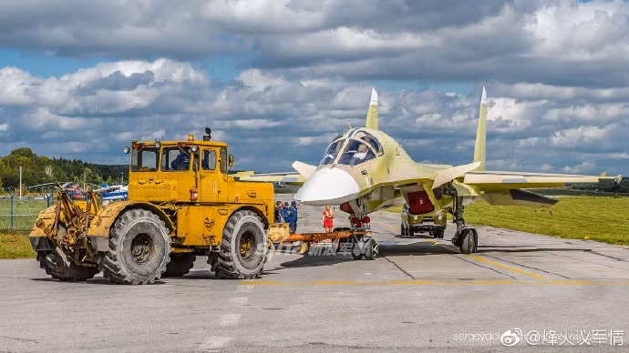 Mỗi năm, nhà máy Novosibirsk chỉ lắp ráp được tối đa 18 chiếc Sukhoi Su-34 để phục vụ cho cả nhu cầu sử dụng của Không quân Nga và xuất khẩu. Nguồn ảnh: Sina.