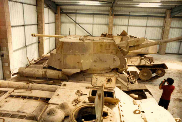 Các phiên bản T-34-122 và T-34-100 được phát triển với số lượng lớn trong quân đội các nước thuộc khối Ả-Rập. Có vẻ như phiên bản T-34-122 với khẩu pháo cỡ nòng 122mm là phiên bản pháo tự hành cỡ nòng lớn nhất từng được xây dựng dựa trên khung gầm của loại xe tăng hạng trung này. Nguồn ảnh: 1Zoomme.