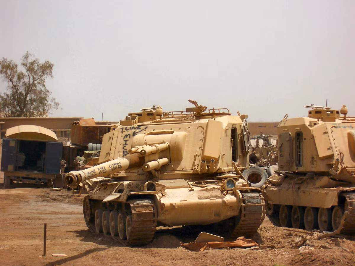 Và cách đơn giản nhất đó là thay đổi sức mạnh của một chiếc T-34 đó là chuyển đổi tháp pháo 85mm của chiếc xe tăng này bằng một khẩu pháo lớn hơn trong khi đó vẫn giữ nguyên phần khung gầm vốn đã được thiết kế với động cơ công suất lớn và xích bản rộng chịu tải tốt. Nguồn ảnh: 1Zoomme.