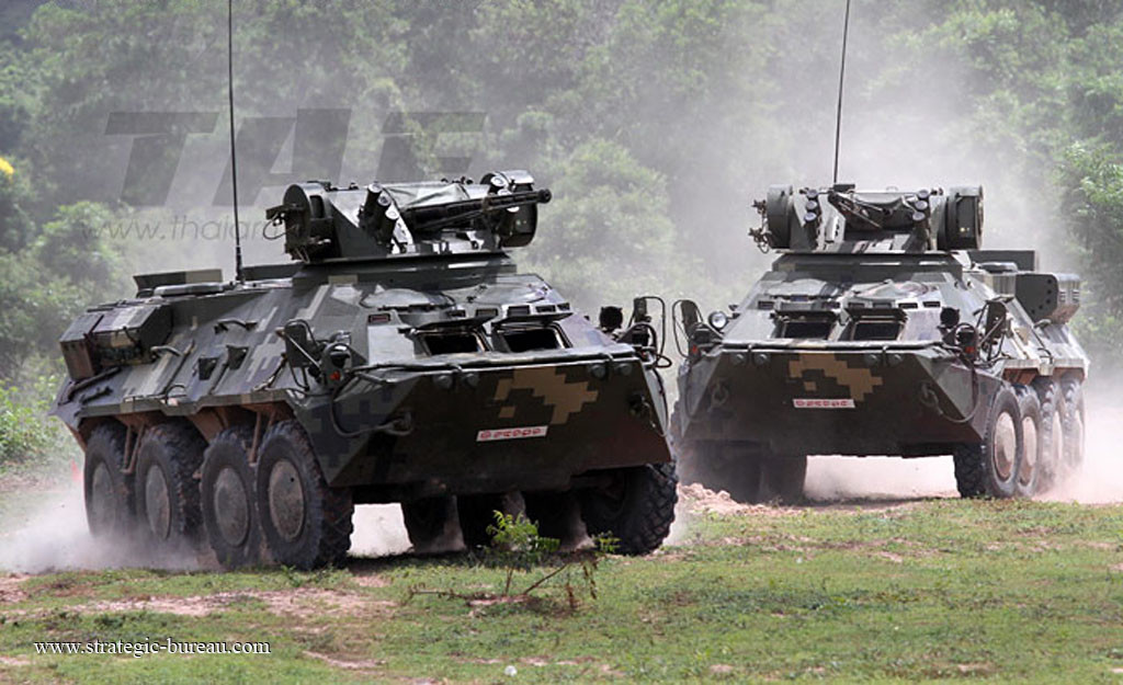 Đây cũng là loại phương tiện có khả năng lội nước cực tốt với hệ thống một máy bơm nước phản lực được đặt ở phía sau xe cho phép nó có thể đạt tốc độ dưới nước lên tới 5 km/h. Nguồn ảnh: Sina.